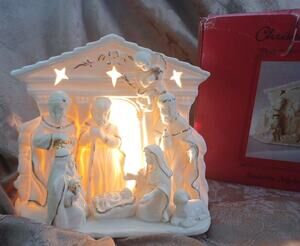International Silver Co Cream Gold Nativity Night Light Ceramic 7 1/2"x 9" w Box